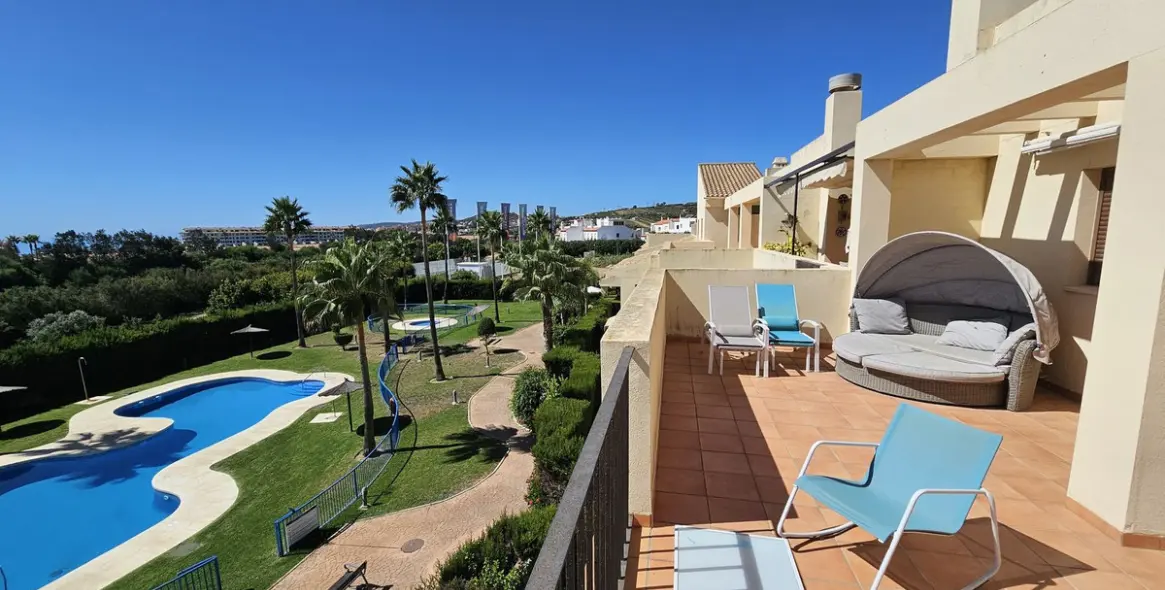 Sale of penthouse in Casares Playa 1