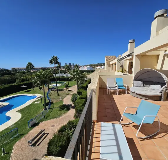 Sale of penthouse in Casares Playa