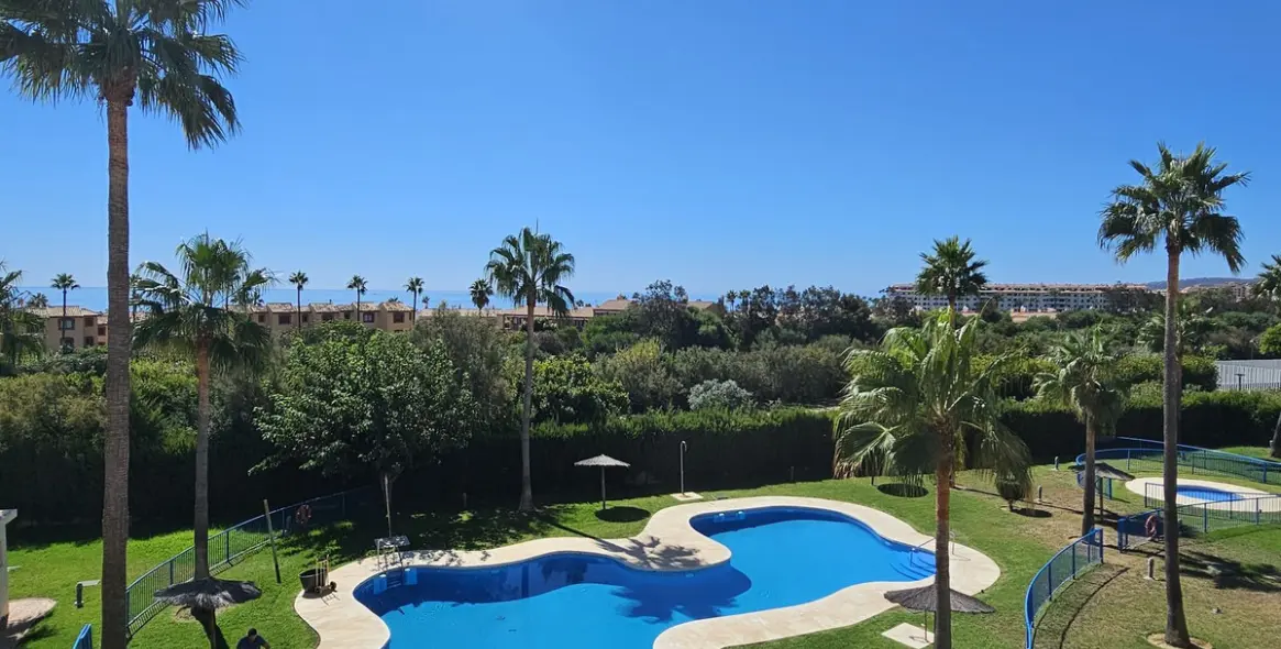 Sale of penthouse in Casares Playa 4