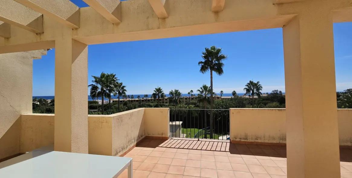 Sale of penthouse in Casares Playa 10
