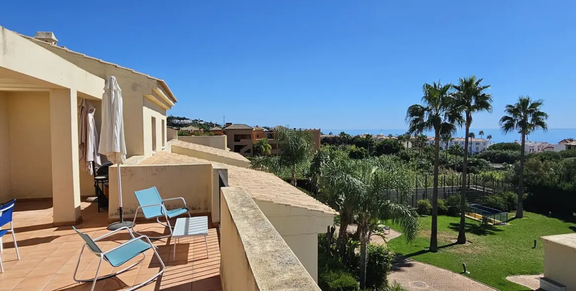 Sale of penthouse in Casares Playa 16