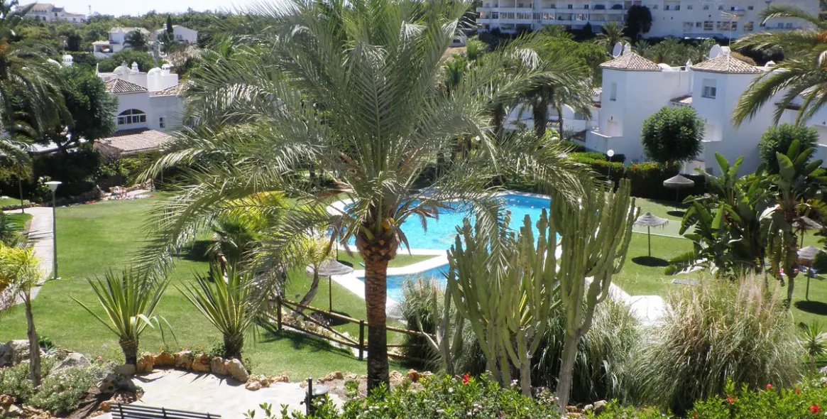 Sale of townhouse in Estepona 1