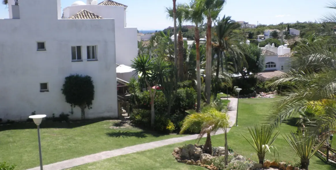 Sale of townhouse in Estepona 2