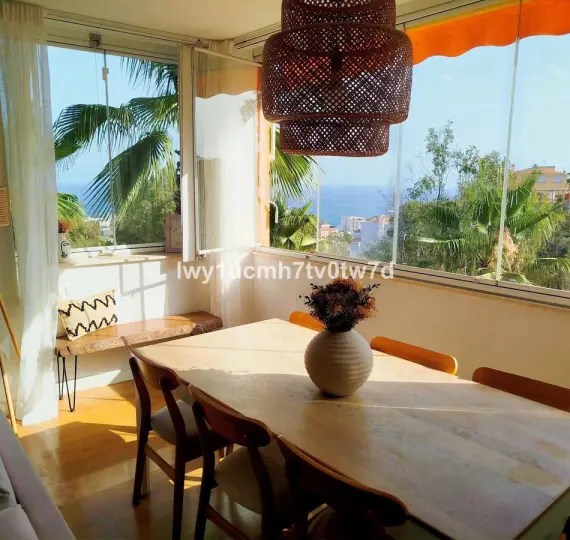 Sale of middle floor apartment in Rincón de la Victoria