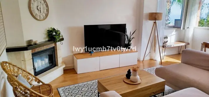 Sale of middle floor apartment in Rincón de la Victoria 1