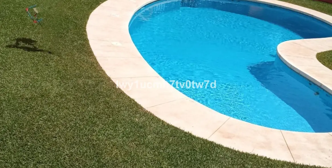 Sale of middle floor apartment in Rincón de la Victoria 3