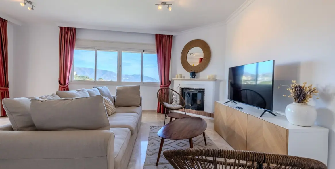 Sale of penthouse in La Mairena 1