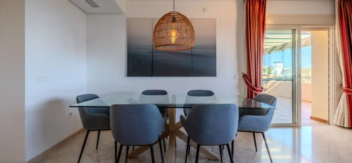 Sale of penthouse in La Mairena 2