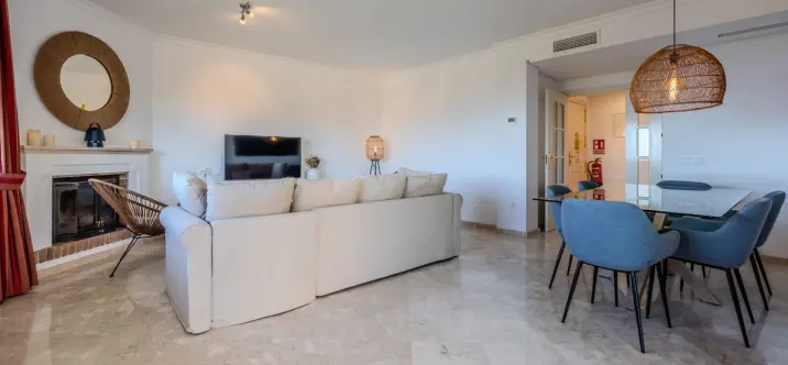 Sale of penthouse in La Mairena 4