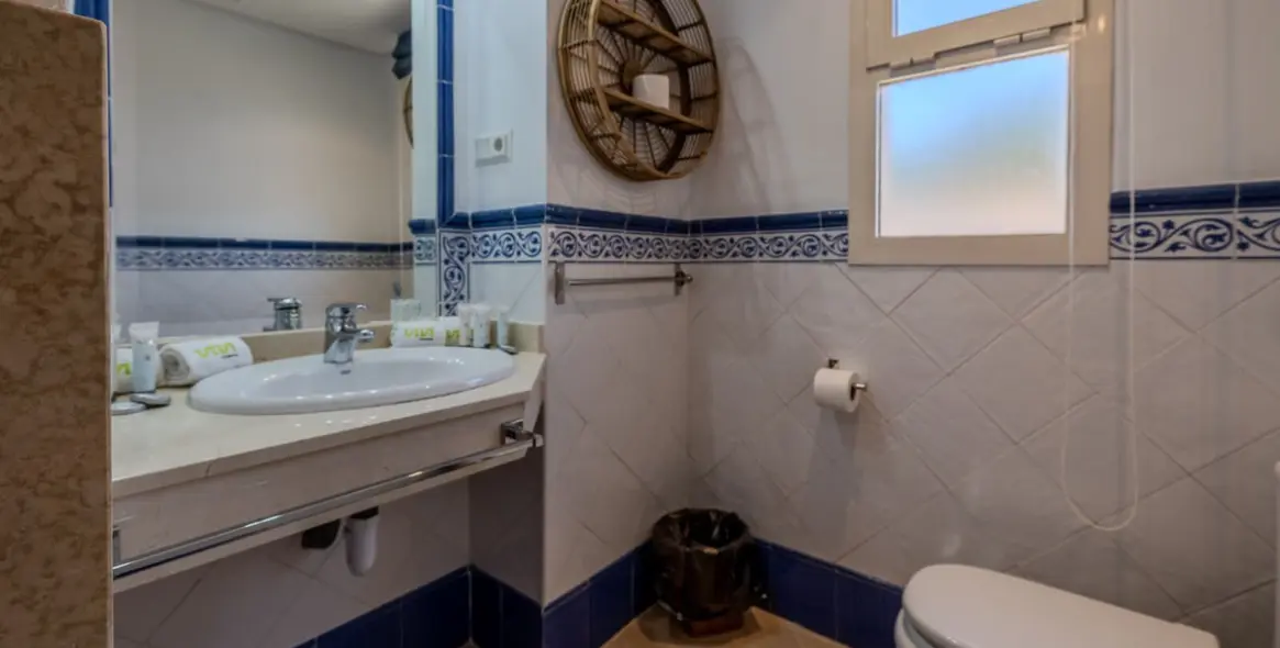 Sale of penthouse in La Mairena 9