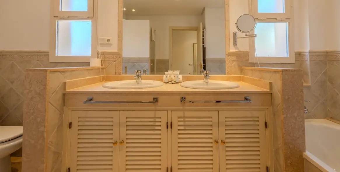 Sale of penthouse in La Mairena 18