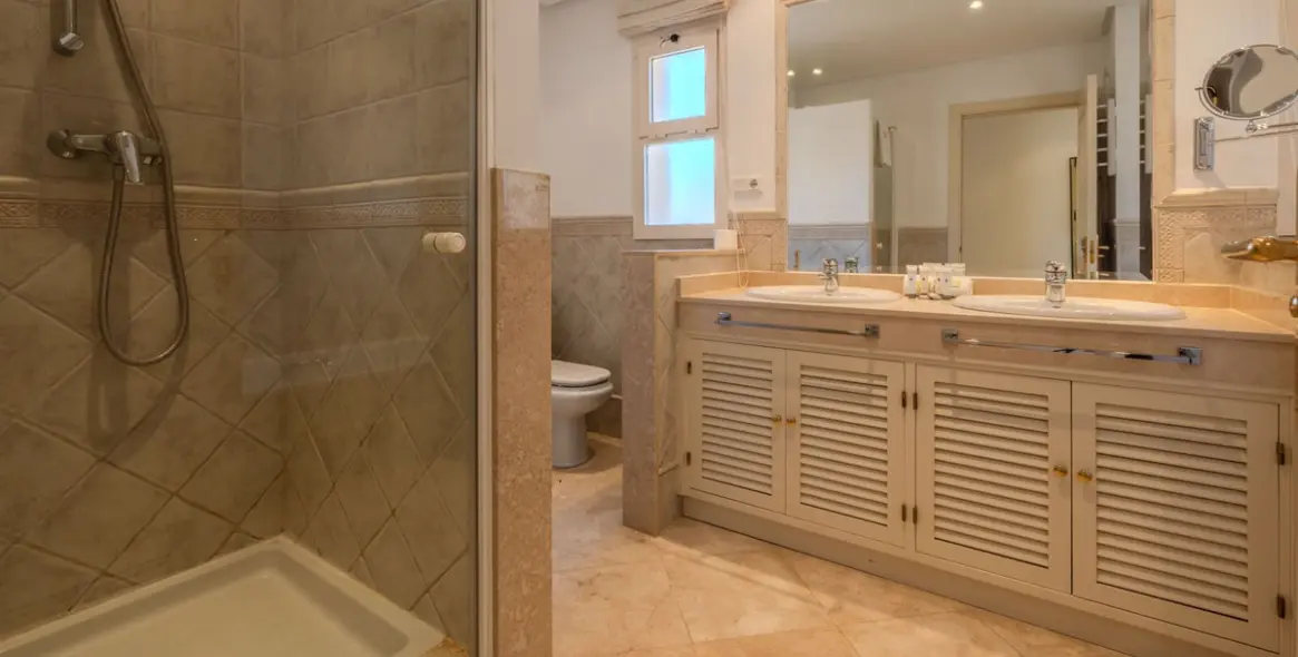 Sale of penthouse in La Mairena 19