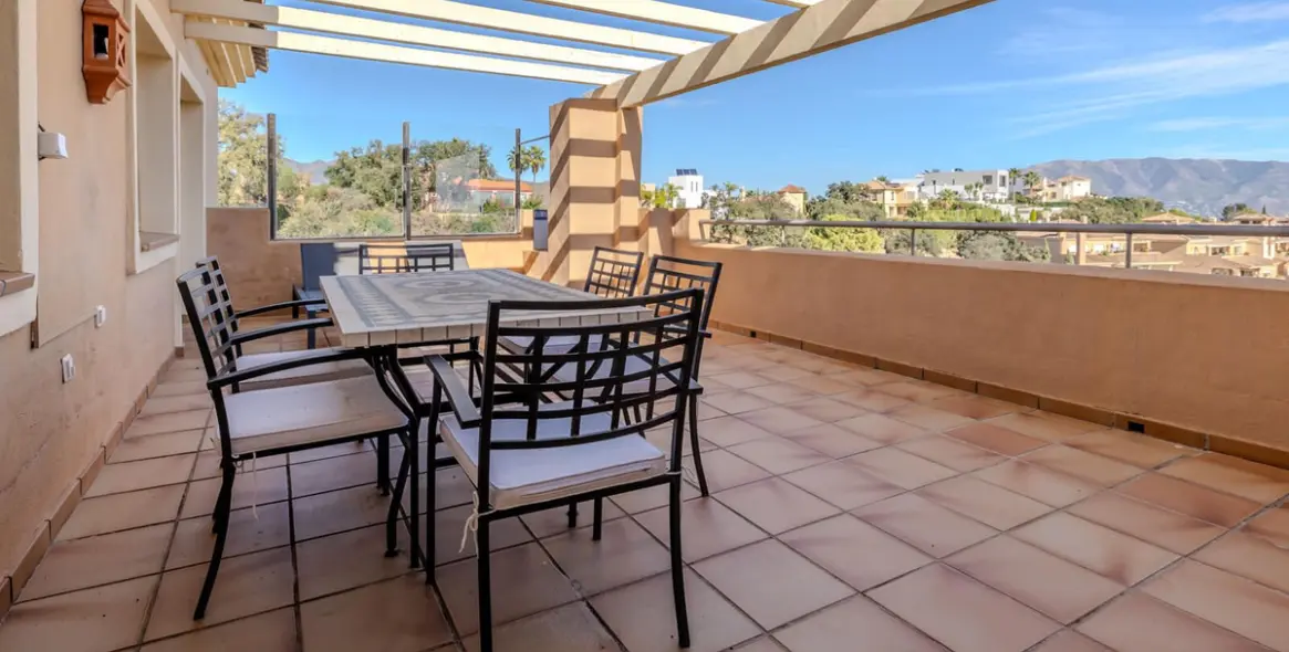 Sale of penthouse in La Mairena 22