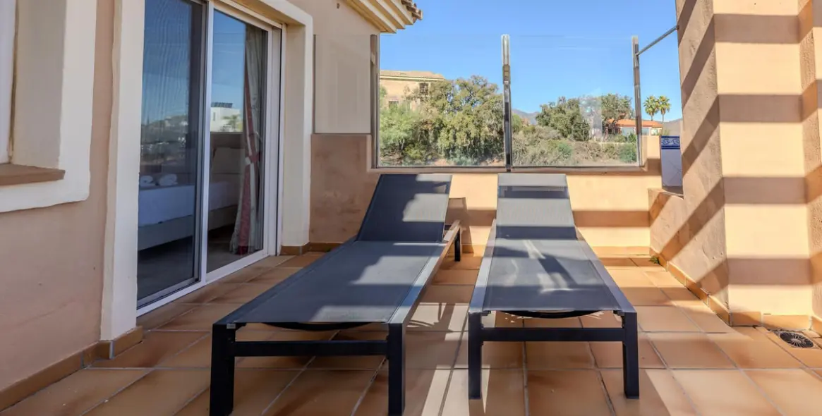 Sale of penthouse in La Mairena 23