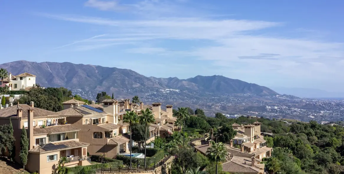 Sale of penthouse in La Mairena 30