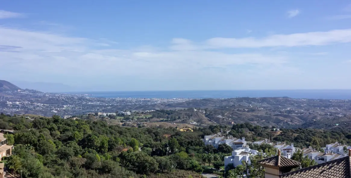 Sale of penthouse in La Mairena 32