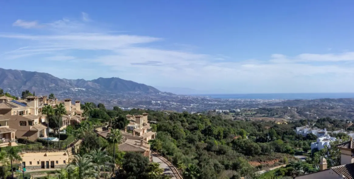 Sale of penthouse in La Mairena 33