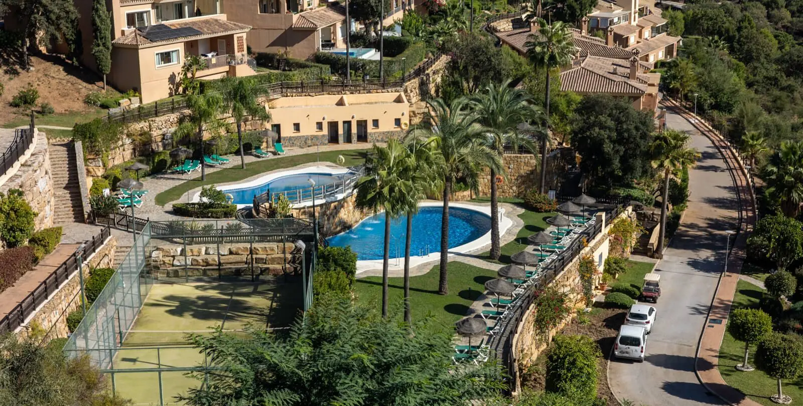 Sale of penthouse in La Mairena 1