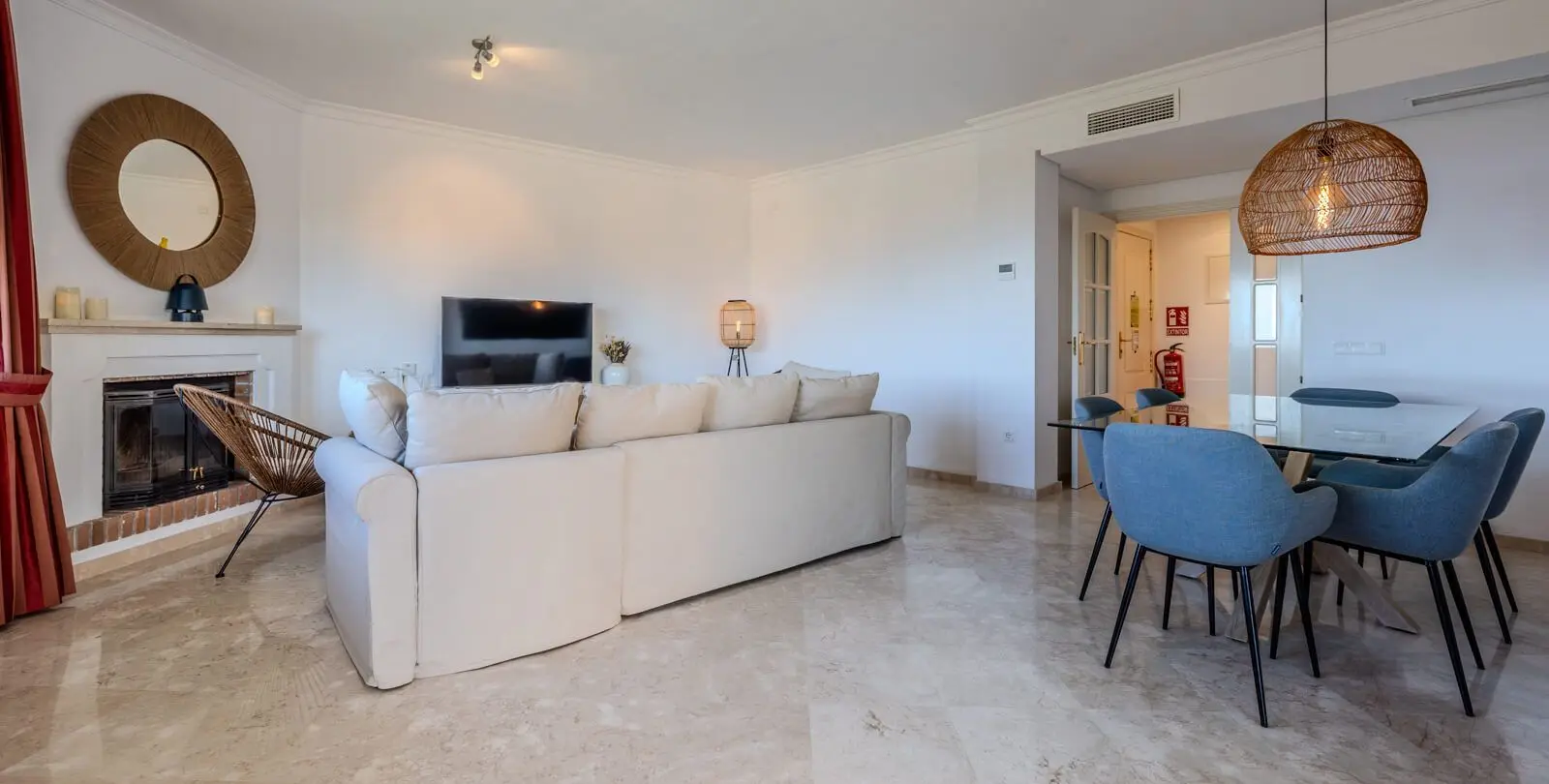 Sale of penthouse in La Mairena 4