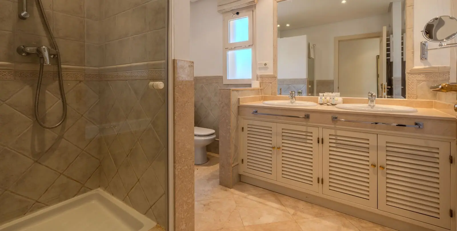 Sale of penthouse in La Mairena 15