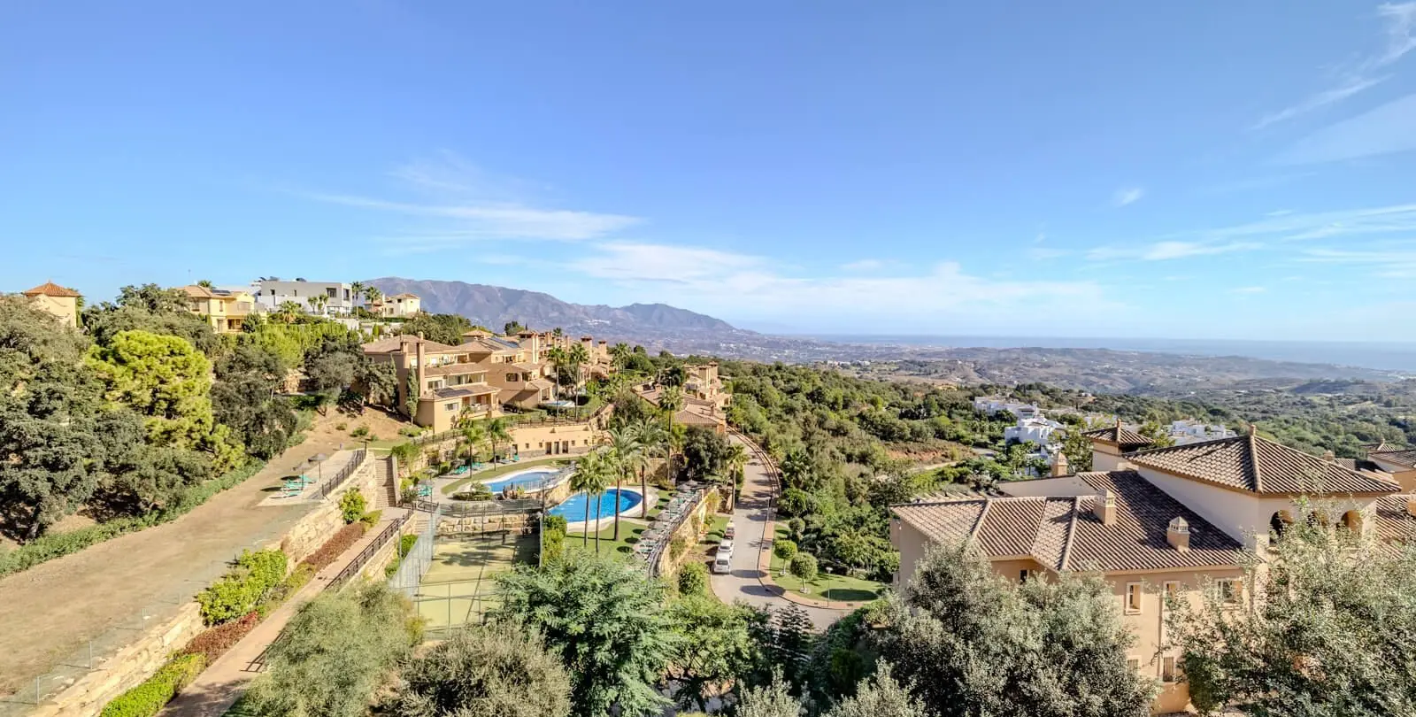 Sale of penthouse in La Mairena 28