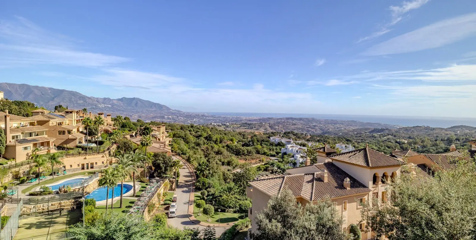 Sale of penthouse in La Mairena 29