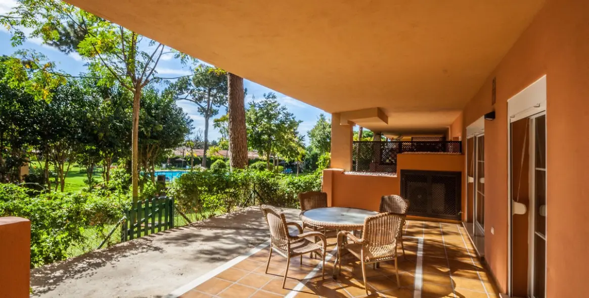 Sale of ground floor apartment in Elviria 1