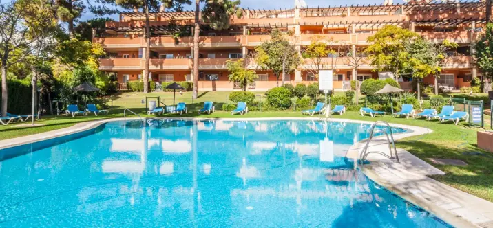 Sale of ground floor apartment in Elviria 1