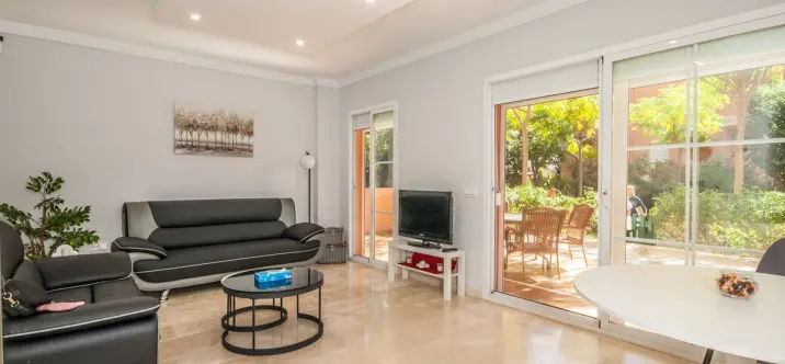 Sale of ground floor apartment in Elviria 2