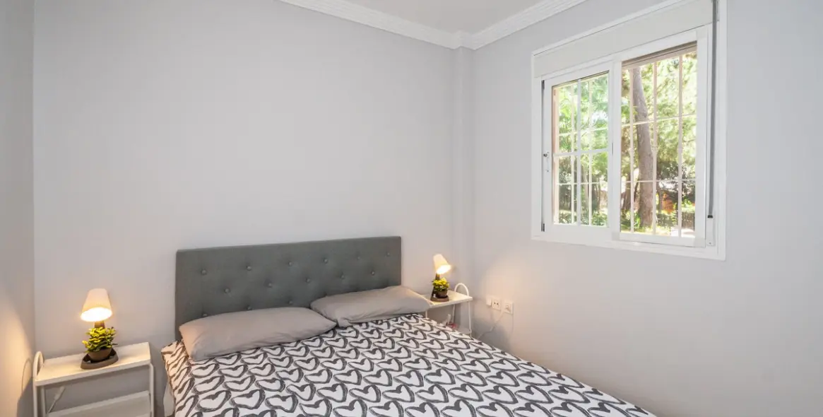 Sale of ground floor apartment in Elviria 6