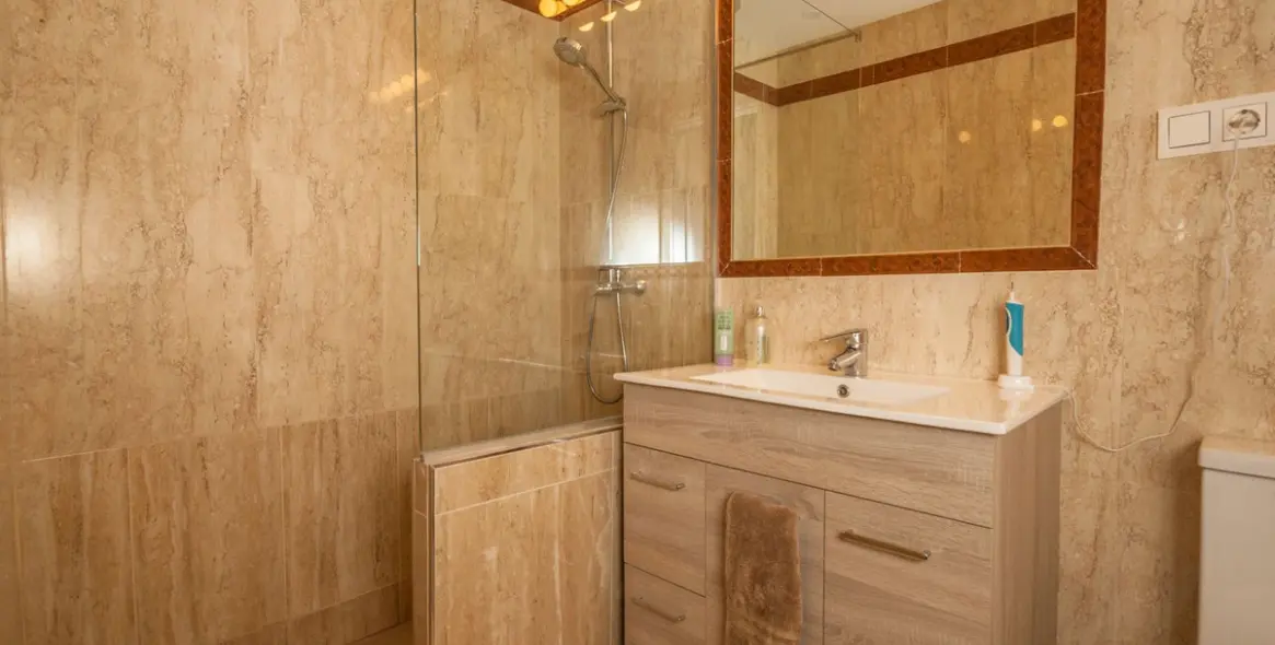 Sale of ground floor apartment in Elviria 9