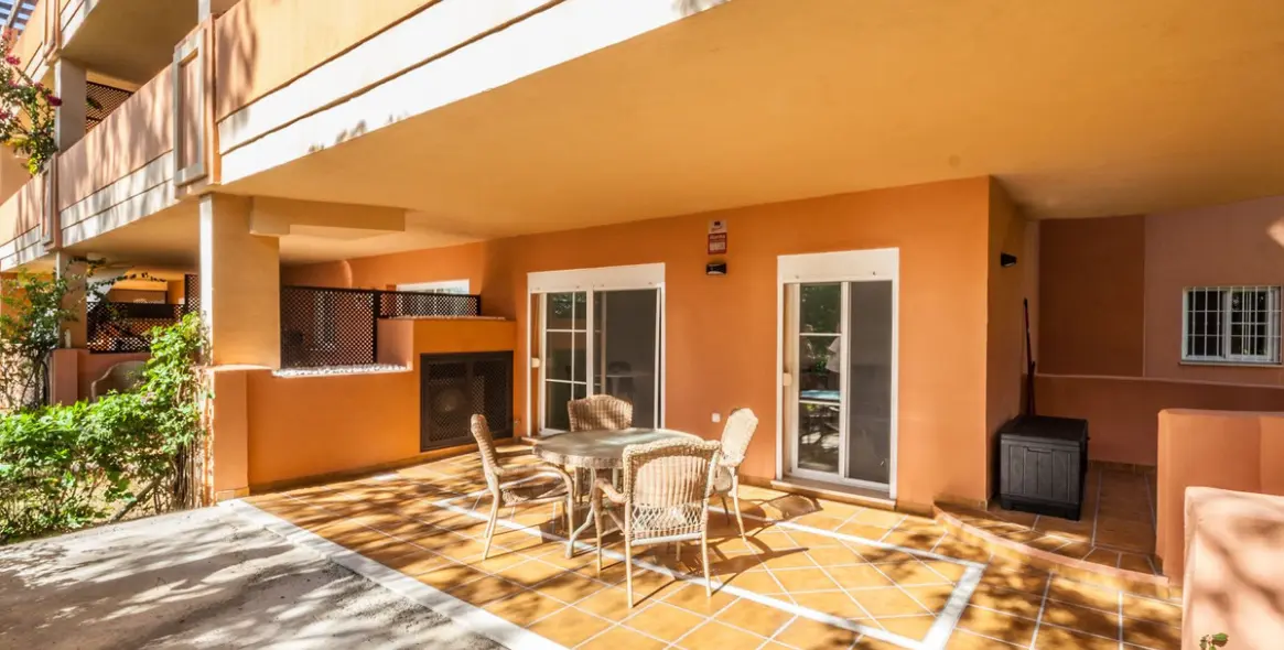 Sale of ground floor apartment in Elviria 12