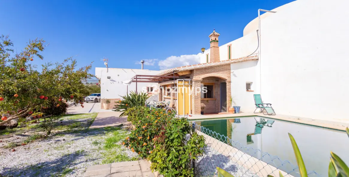 Sale of detached villa in Algarrobo 2