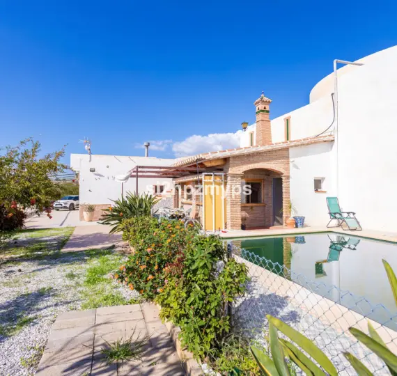 Sale of detached villa in Algarrobo