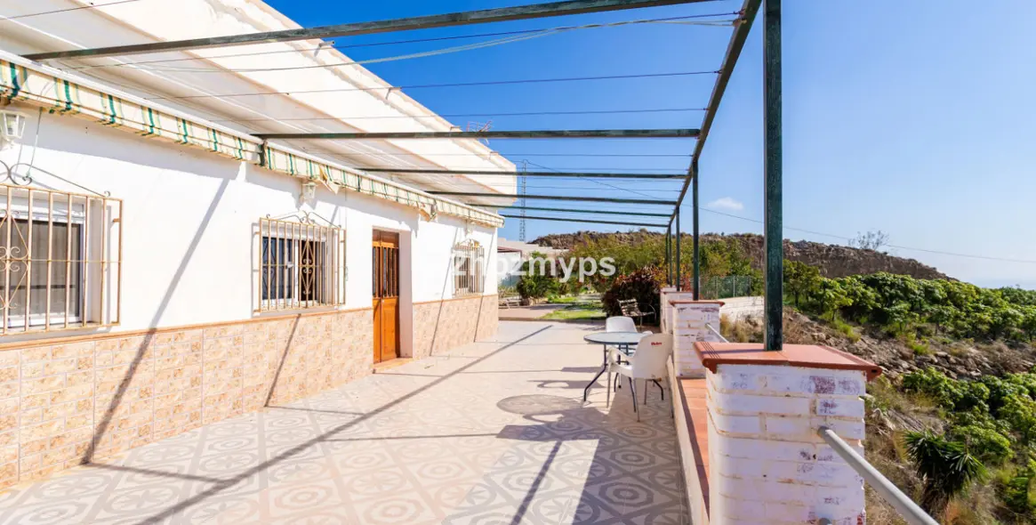 Sale of detached villa in Algarrobo 8