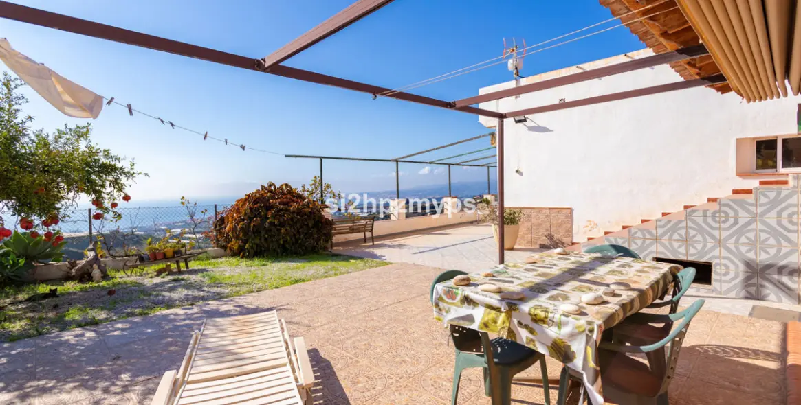 Sale of detached villa in Algarrobo 10