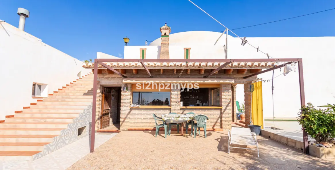 Sale of detached villa in Algarrobo 13