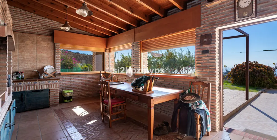 Sale of detached villa in Algarrobo 18
