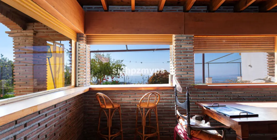 Sale of detached villa in Algarrobo 20