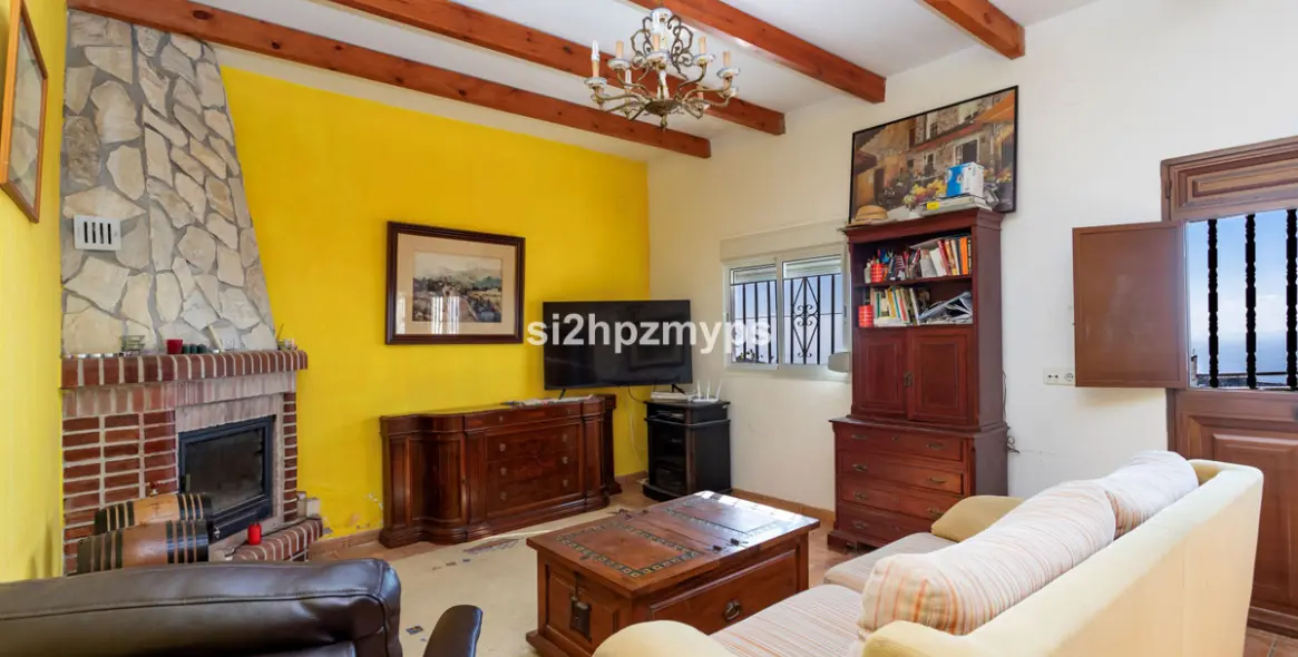 Sale of detached villa in Algarrobo 23