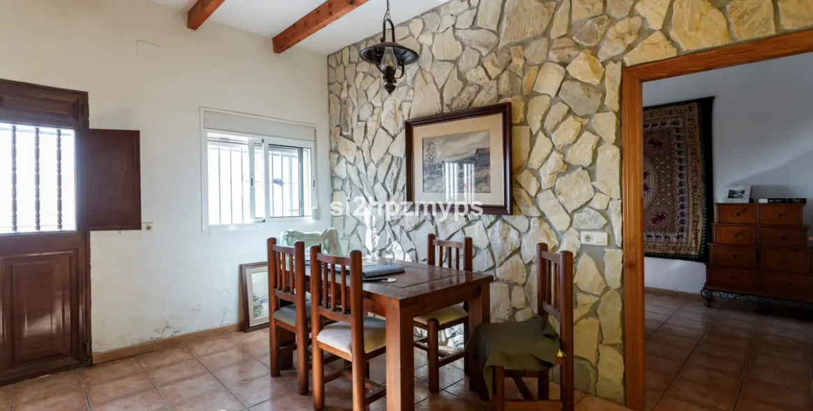 Sale of detached villa in Algarrobo 25