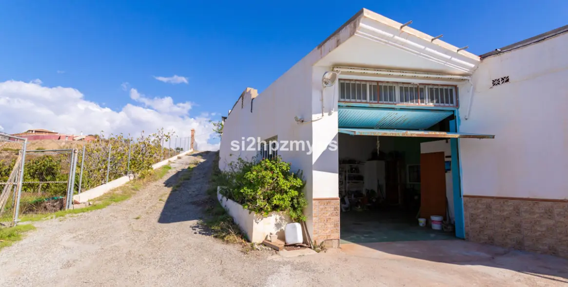 Sale of detached villa in Algarrobo 35