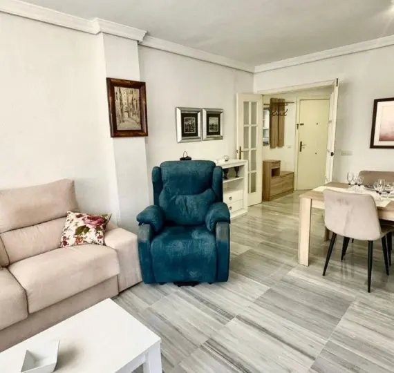 Venta de apartamento en planta media en Torremolinos