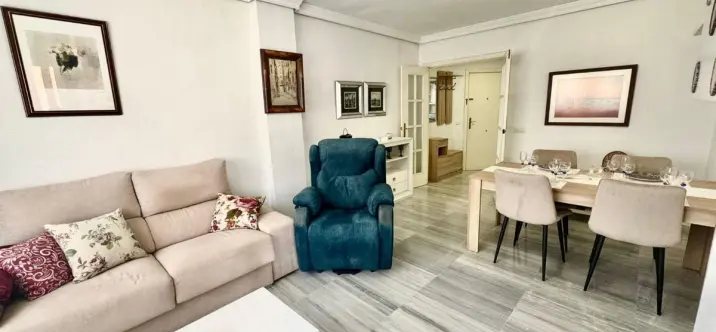 Venta de apartamento en planta media en Torremolinos 1