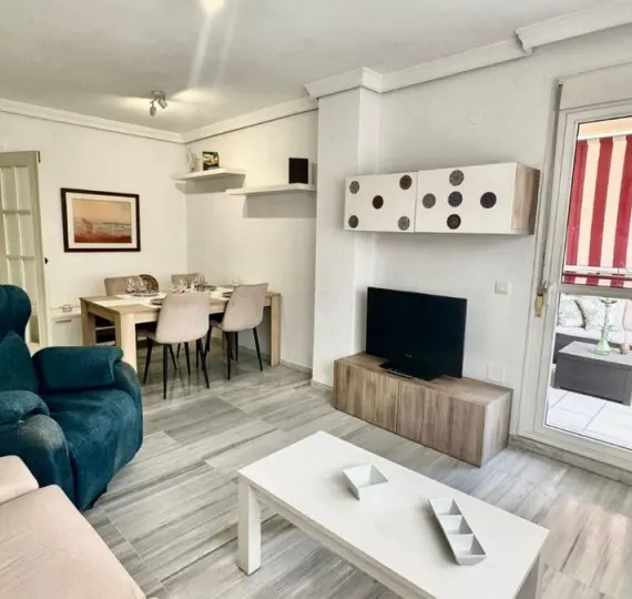 Venta de apartamento en planta media en Torremolinos