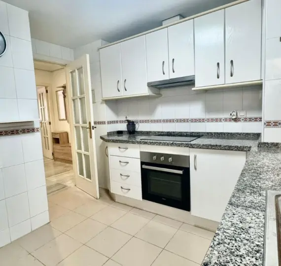 Venta de apartamento en planta media en Torremolinos