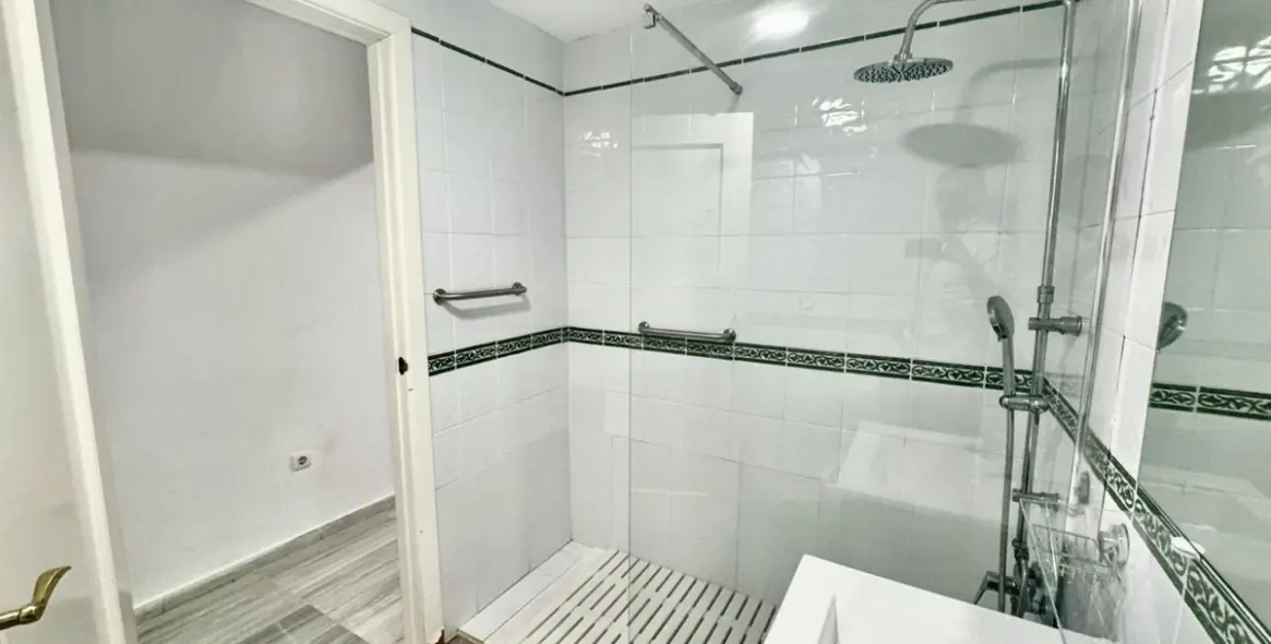 Продажа апартаментов на среднем этаже в Torremolinos 10