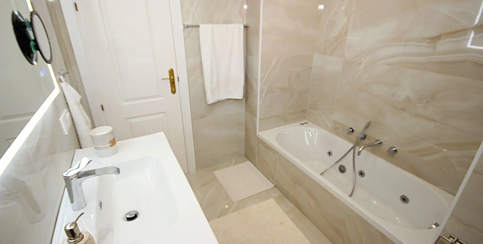 Sale of penthouse duplex in Reserva de Marbella 23