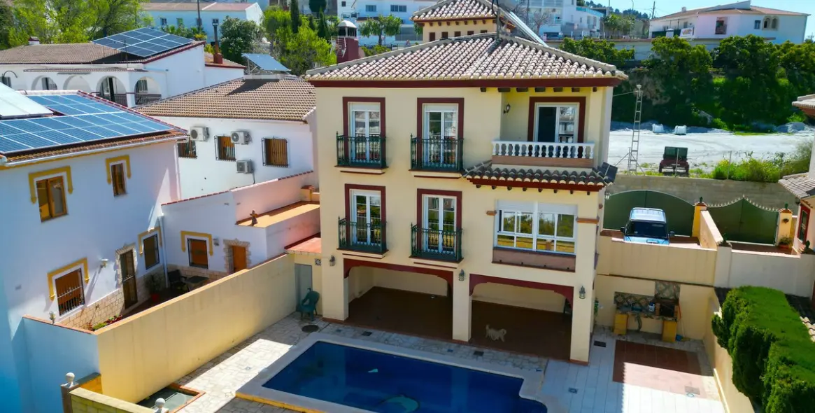 Sale of detached villa in Canillas de Albaida 2