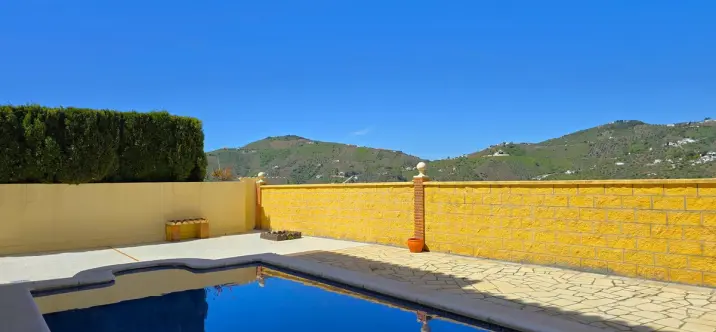 Sale of detached villa in Canillas de Albaida 2